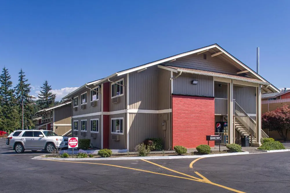 Coachman Inn hotel hero