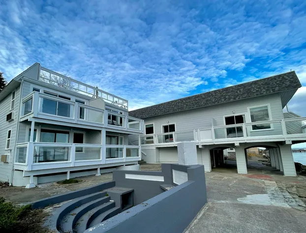 Tides Inn & Suites hotel detail image 1