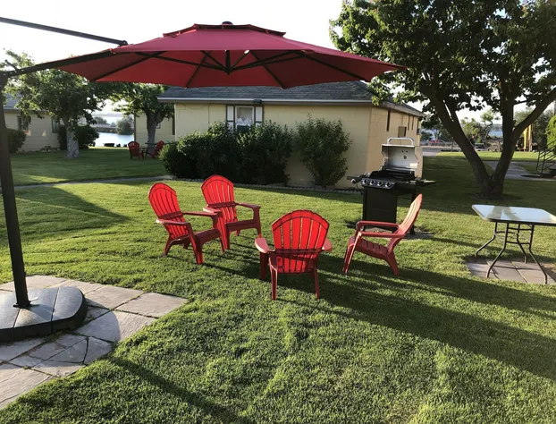 Lakeshore Inn Water Front hotel detail image 4