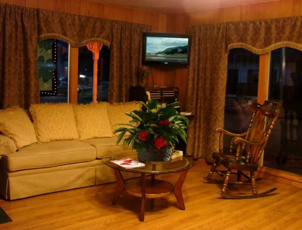 Centennial Motel hotel detail image 3