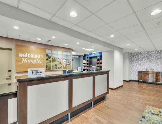 Hampton Inn & Suites Kenosha Pleasant Prairie hotel detail image 2