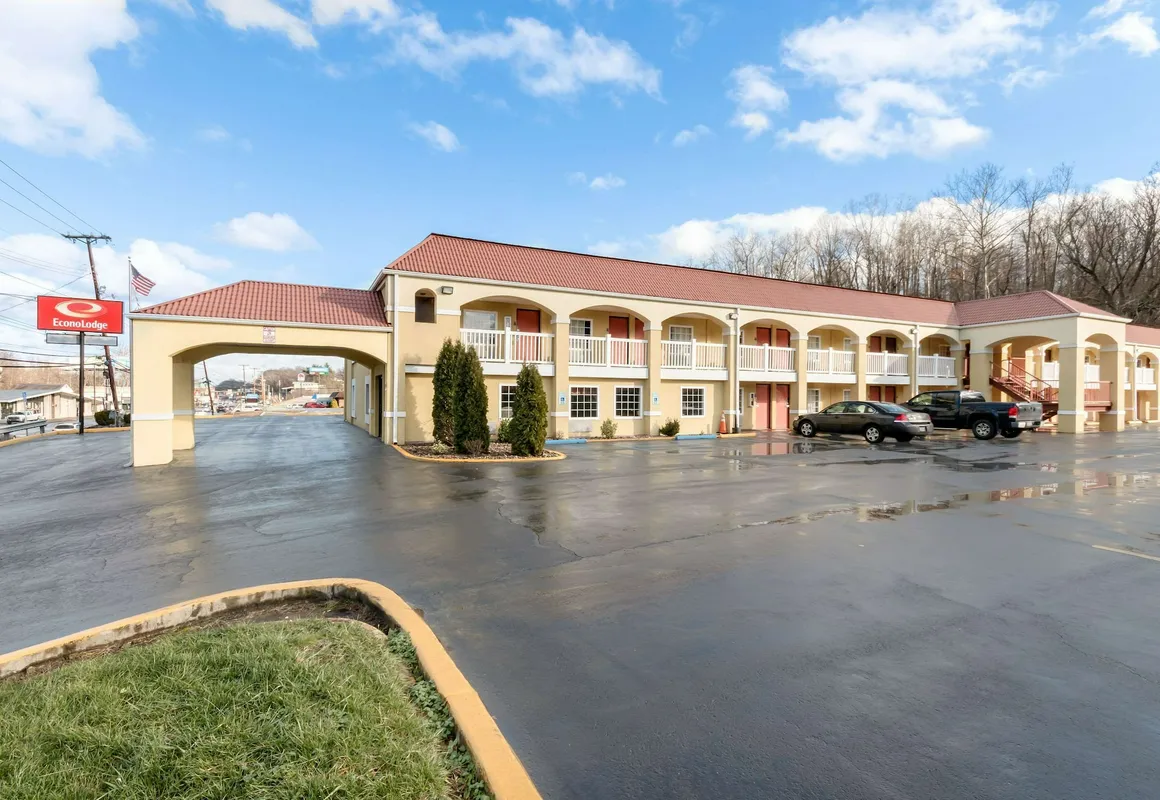 Econo Lodge Huntington - Barboursville University Area hotel hero