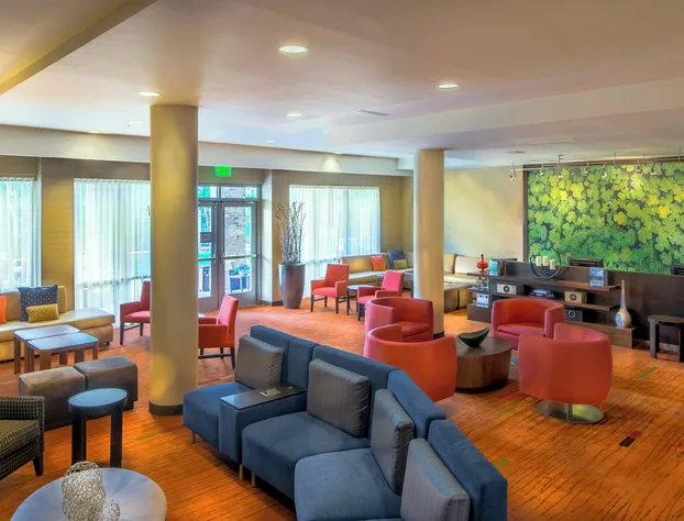 Courtyard by Marriott Charleston Downtown/Civic Center hotel detail image 3