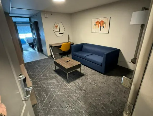 Holiday Inn Express & Suites Port Washington by IHG hotel detail image 4