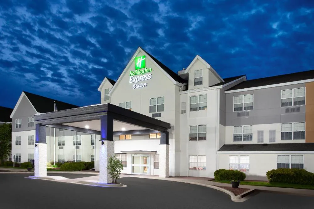 Holiday Inn Express & Suites Port Washington by IHG hotel hero