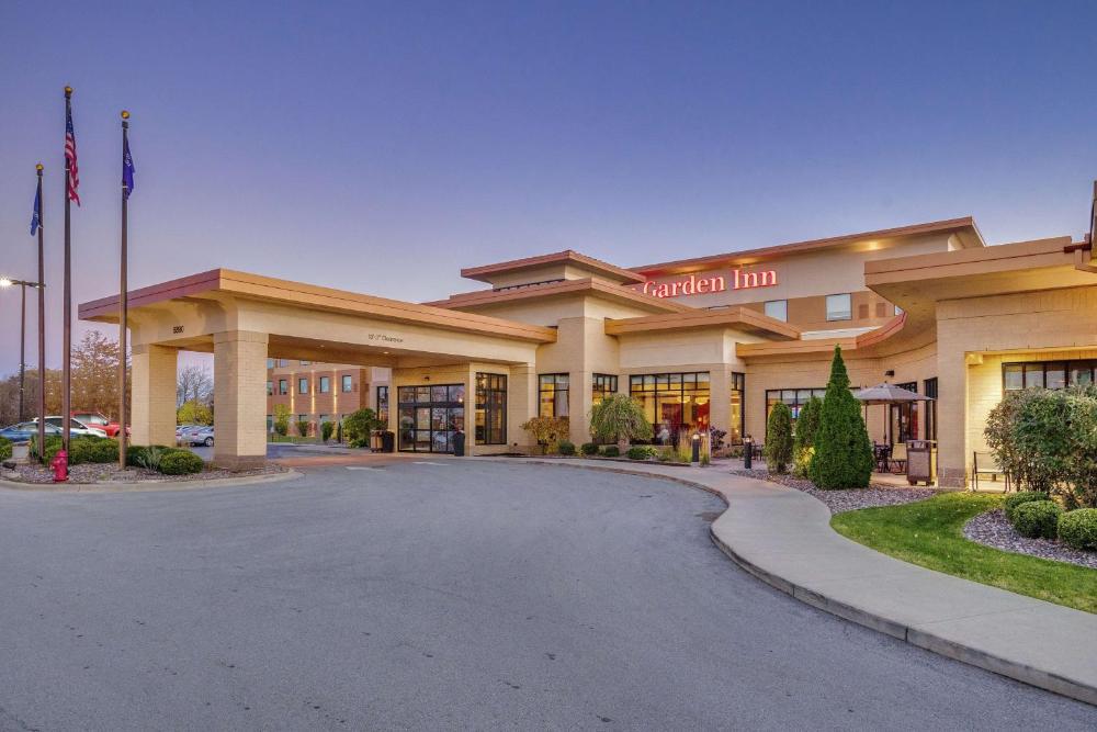 Hilton Garden Inn Milwaukee Airport hotel hero
