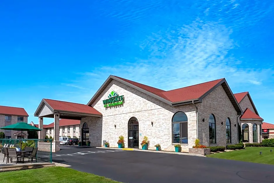 Wingate by Wyndham Wisconsin Dells Waterpark hotel hero