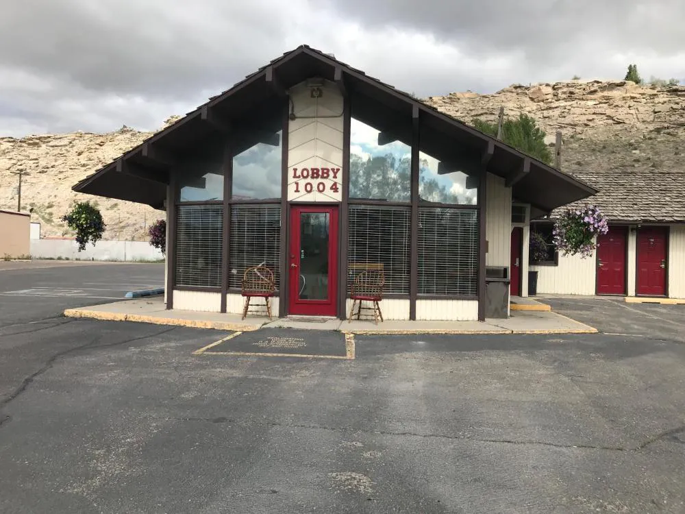 Country West Motel hotel hero