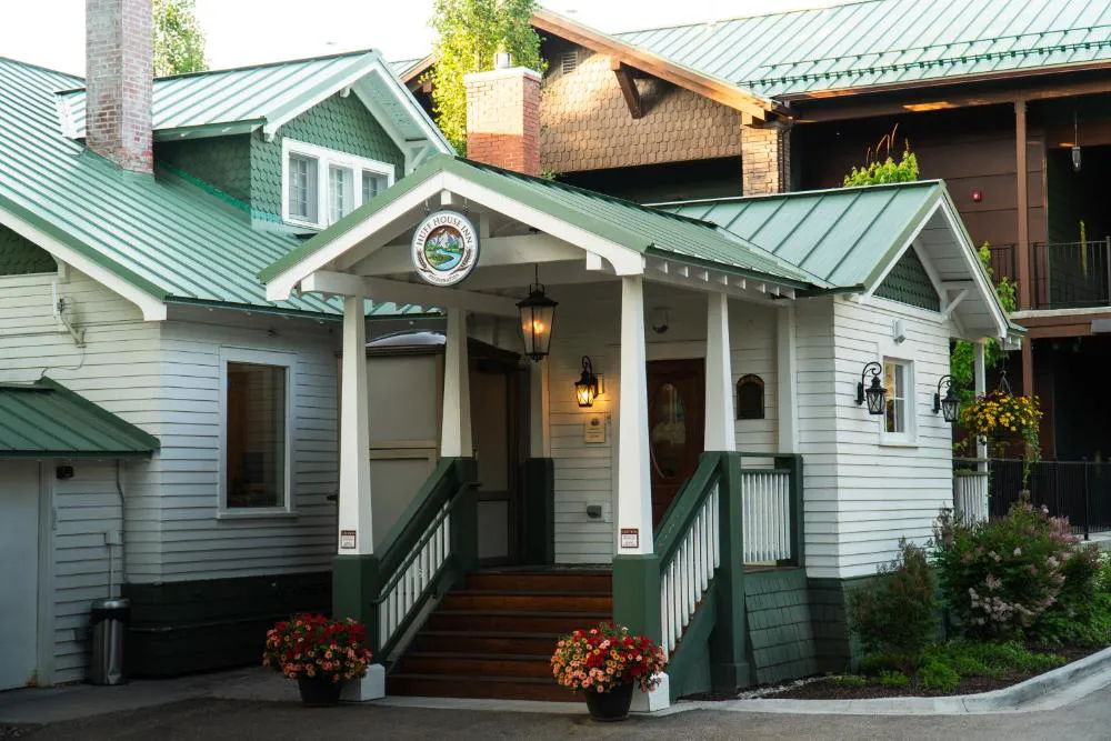 Huff House Inn and Cabins hotel hero