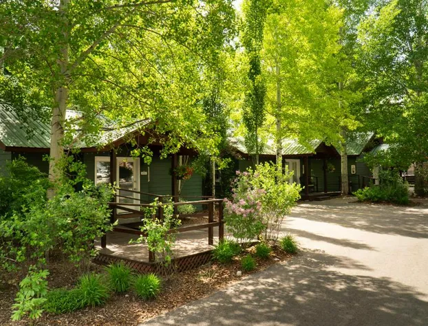 Huff House Inn and Cabins hotel detail image 1