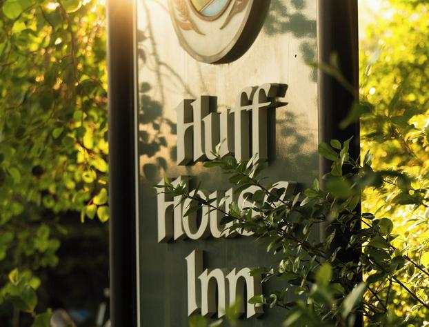 Huff House Inn and Cabins hotel detail image 4