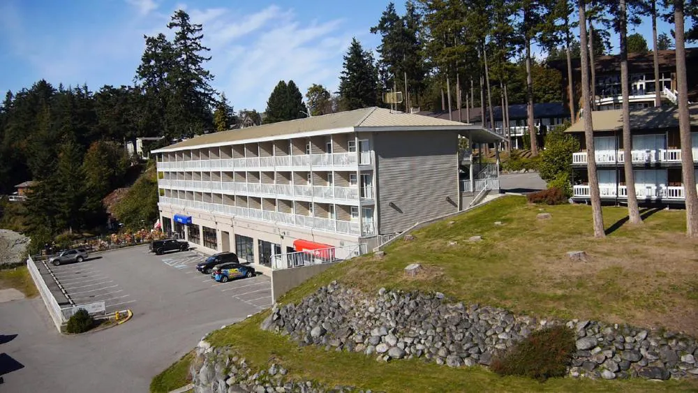 Beach Gardens Resort and Marina hotel hero