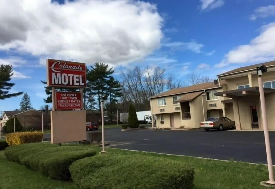 Colonade Motel hotel hero