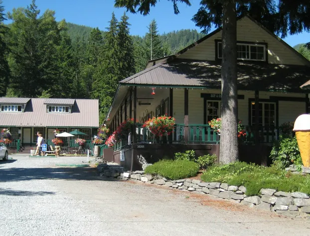 Whittaker's Motel & Historic Bunkhouse hotel detail image 3
