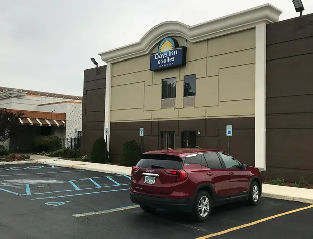 Days Inn & Suites by Wyndham Rochester Hills MI hotel detail image 2