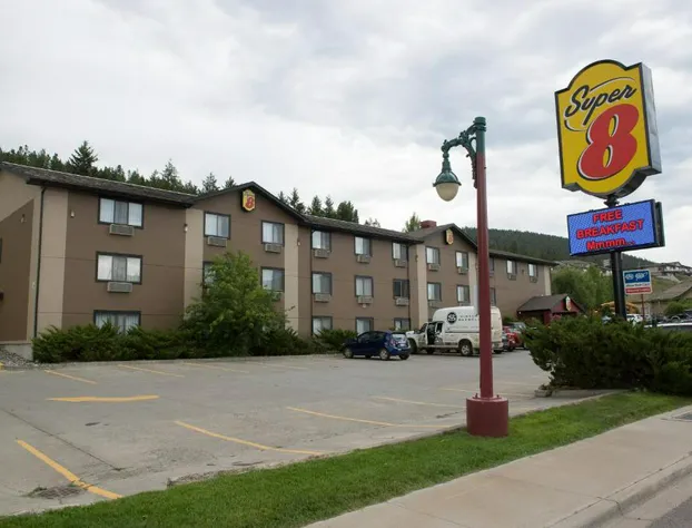 Super 8 by Wyndham Williams Lake BC hotel detail image 1