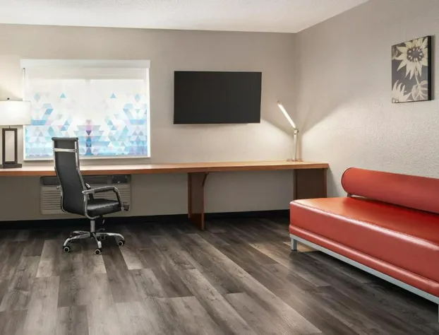 La Quinta Inn & Suites by Wyndham Chicago Tinley Park hotel detail image 3