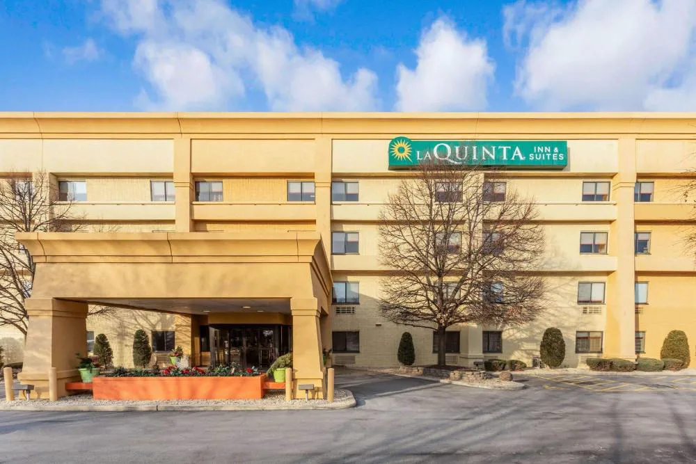 La Quinta Inn & Suites by Wyndham Chicago Tinley Park hotel hero