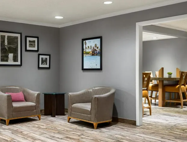 La Quinta Inn & Suites by Wyndham Chicago Tinley Park hotel detail image 4