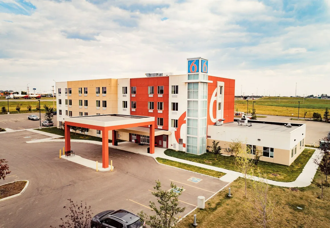 Motel 6 Airdrie, AB hotel hero