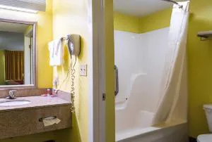 Econo Lodge Picayune hotel detail image 3