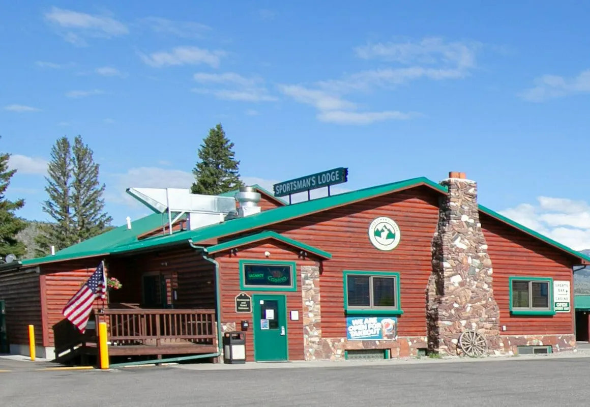 Sportsmans Lodge hotel hero