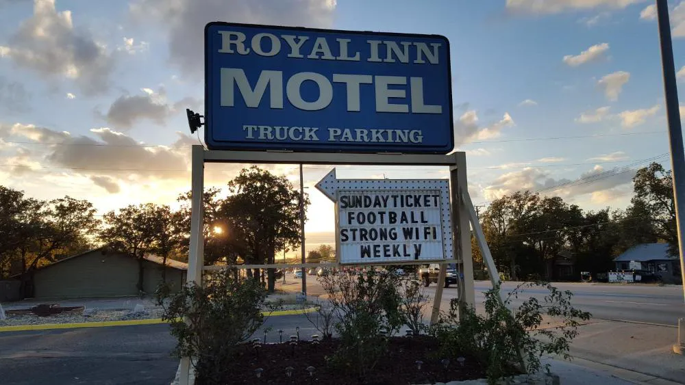 Royal Inn hotel hero