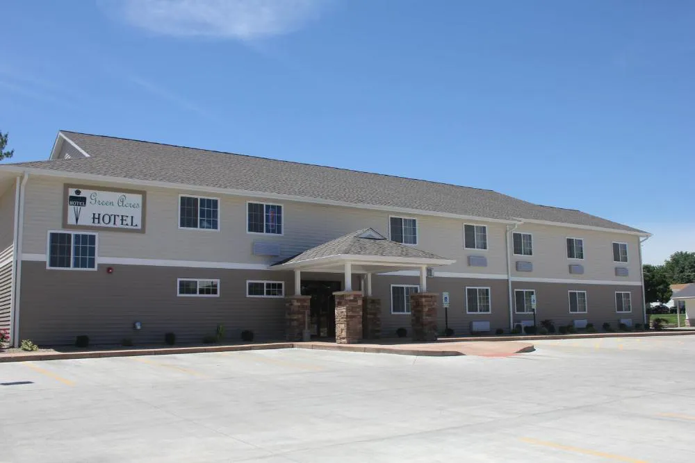 Green Acres Hotel hotel hero