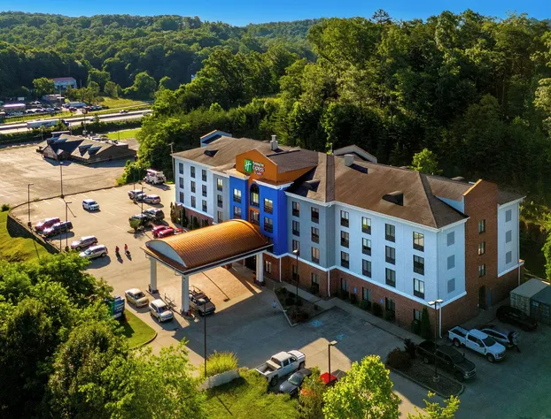 Holiday Inn Express Hotel & Suites Cross Lanes by IHG hotel detail image 3