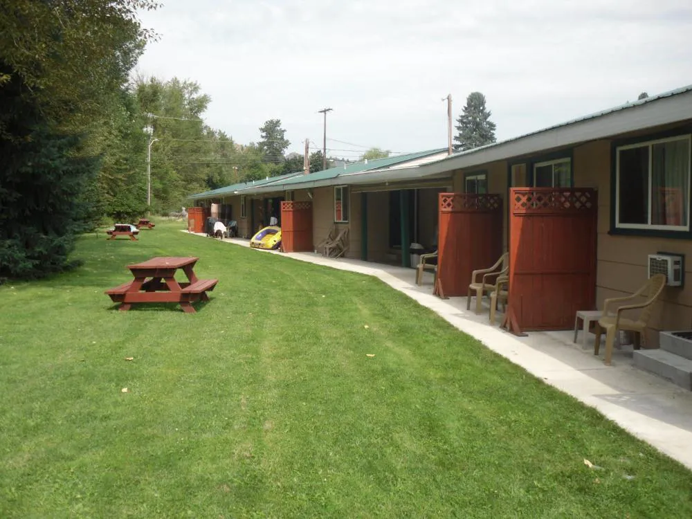 Johnny's Motel hotel hero