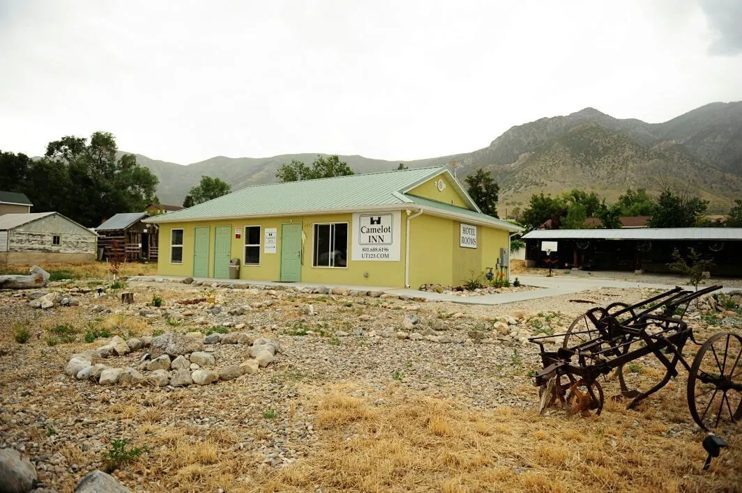 Camelot Inn at Honeyville hotel hero