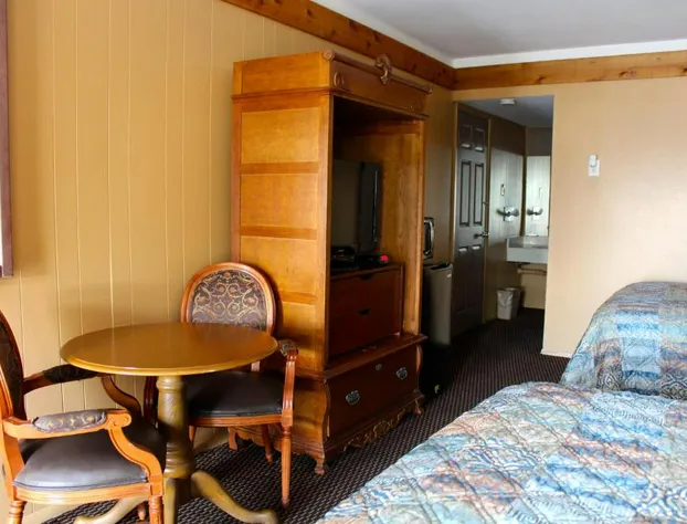 Executive Inn and Suites hotel detail image 4