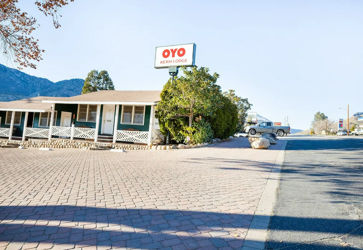 The Kern Lodge hotel hero