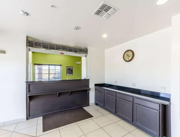 Super 8 by Wyndham Kenedy hotel detail image 3