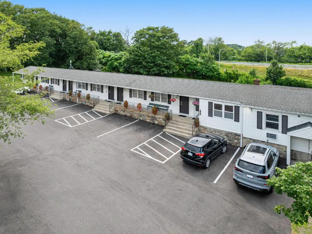 Founder's Brook Motel and Suites hotel hero