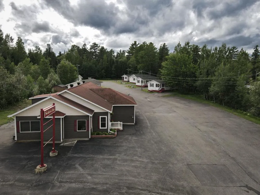 Lakeside Stays hotel hero