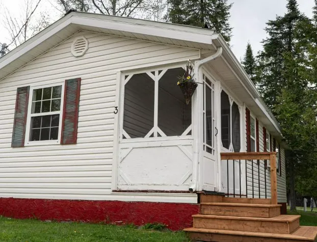 Lakeside Stays hotel detail image 1