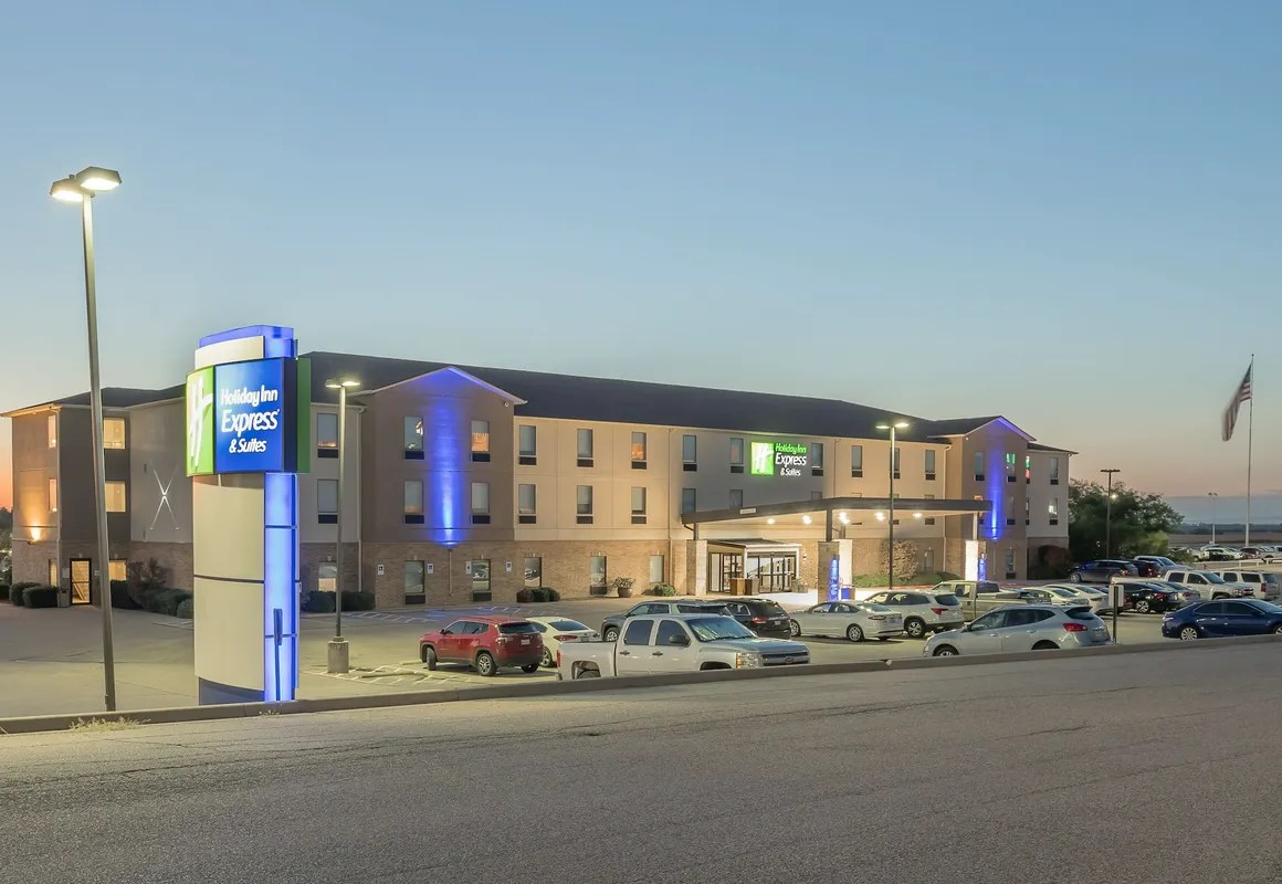 Holiday Inn Express & Suites N Waco Area - West by IHG hotel hero