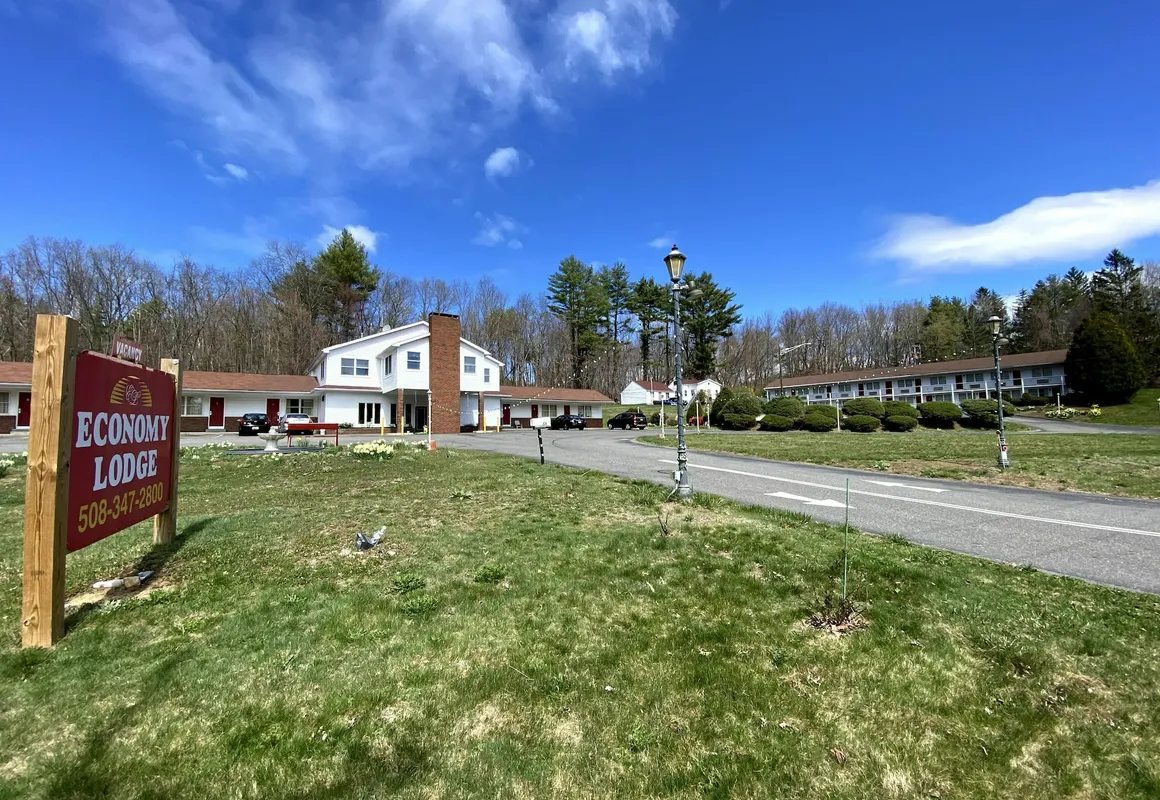 Economy Lodge hotel hero