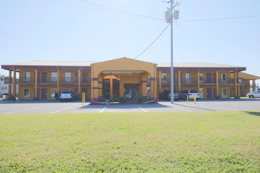 Travelers Inn hotel hero