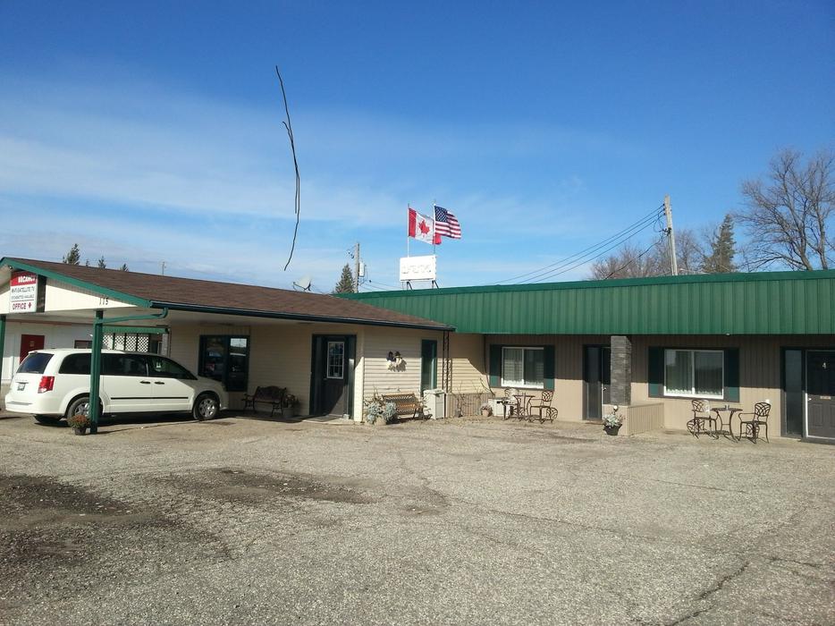 Maple Leaf Motel - ReservationDesk.com