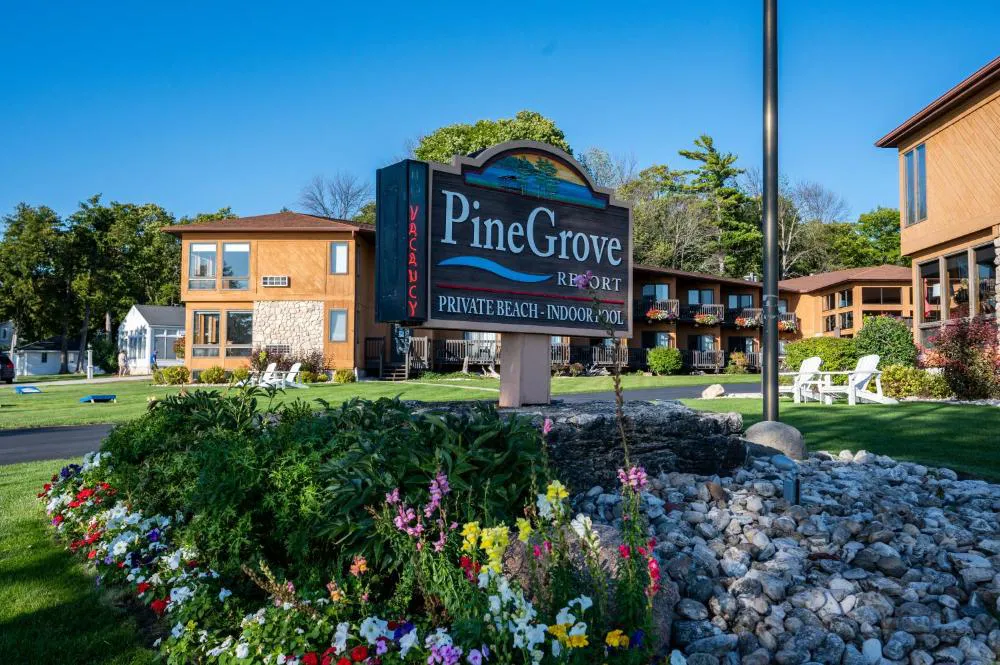 Pine Grove Resort hotel hero
