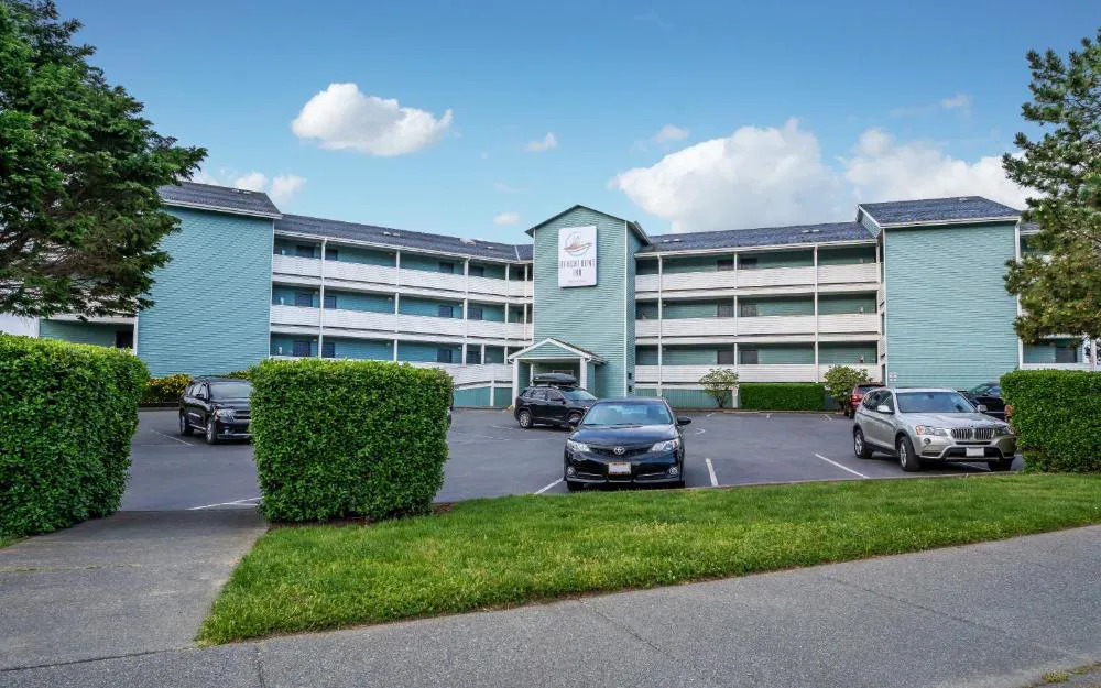 Beachfront Inn hotel hero