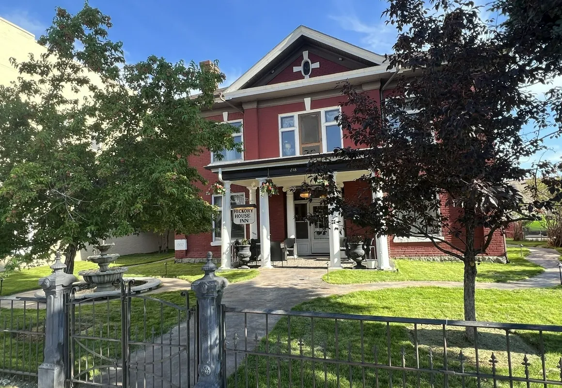 Hickory House Inn hotel hero