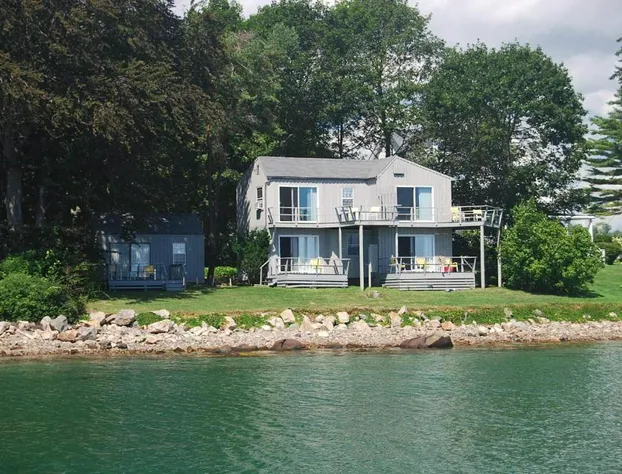 Dockside Guest Quarters & Restaurant hotel detail image 2