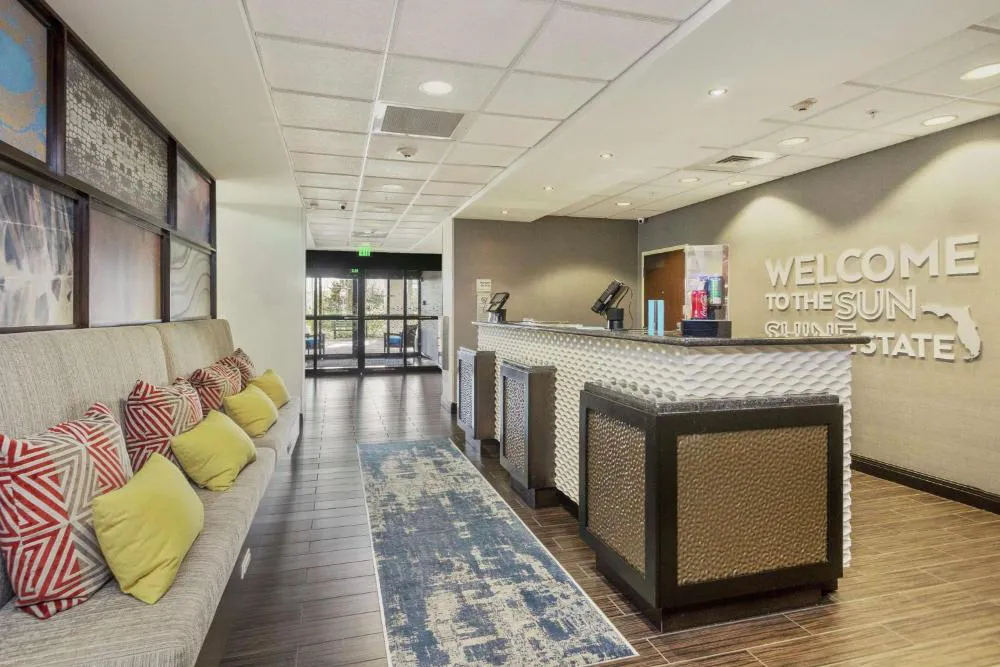 Hampton Inn & Suites Orlando-Apopka hotel hero