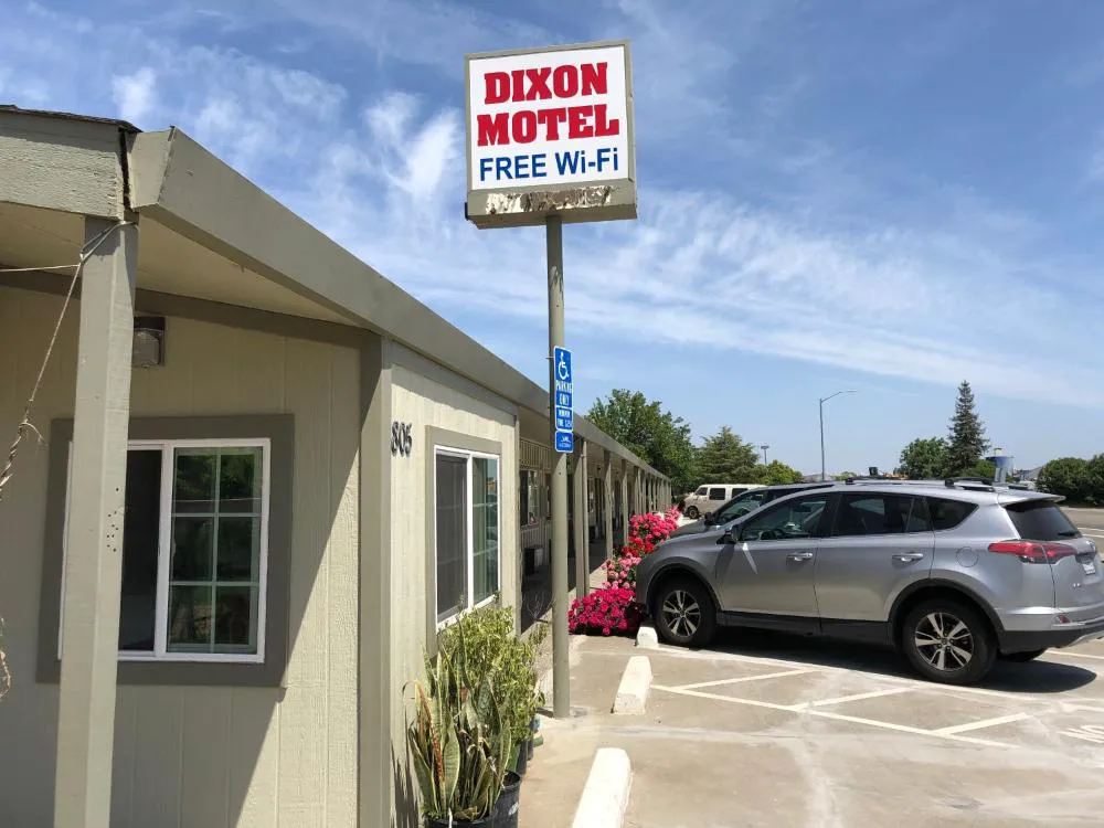 Dixon Motel hotel hero