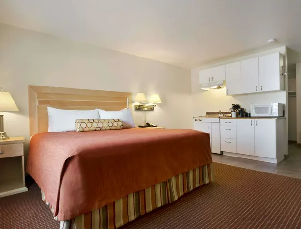 Super 8 by Wyndham Dawson Creek hotel detail image 3