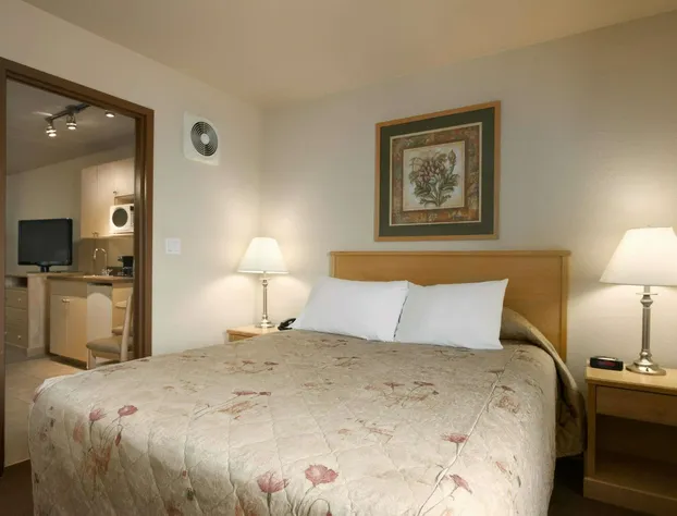 Super 8 by Wyndham Dawson Creek hotel detail image 4