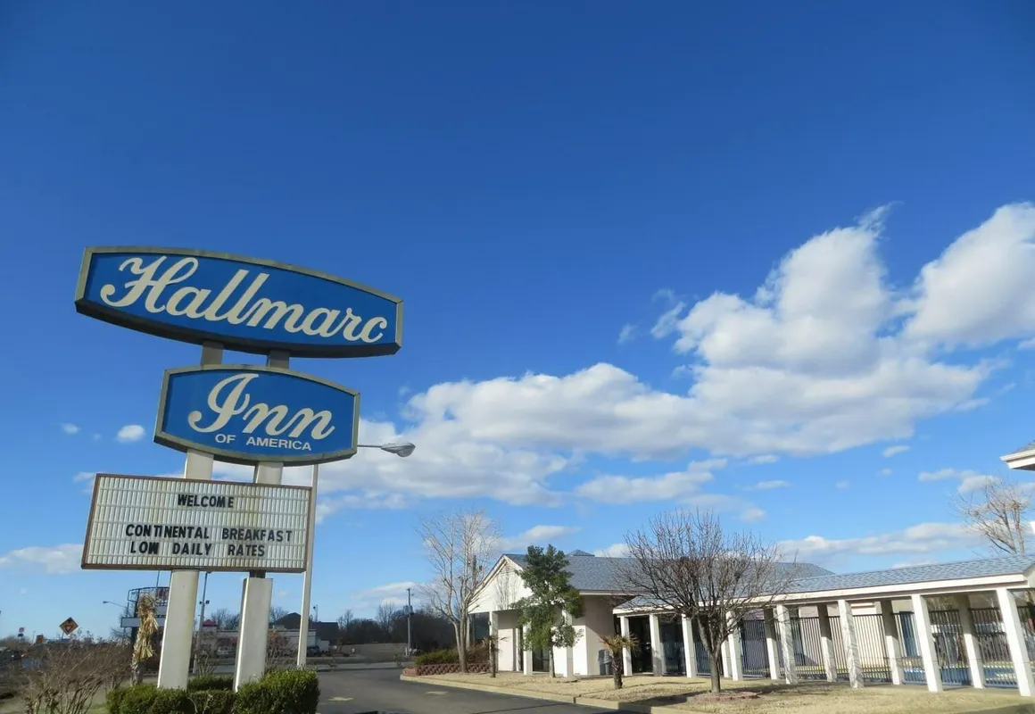 Hallmarc Inn hotel hero